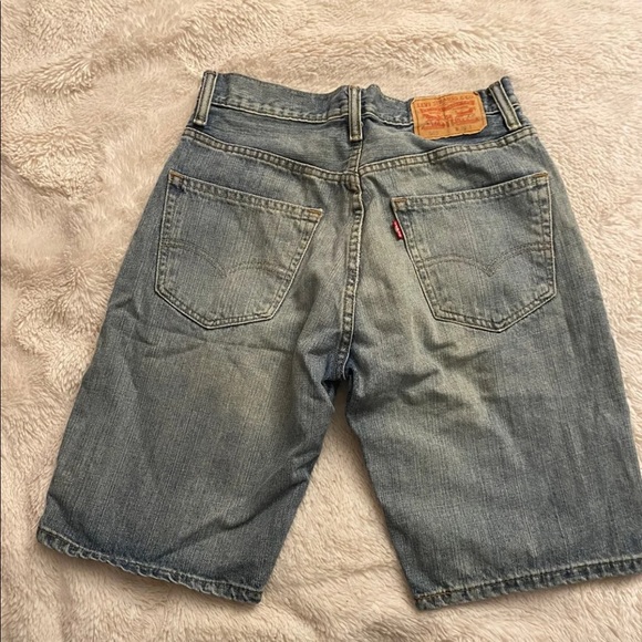 ❌SOLD❌ denim blue levi’s shorts - Picture 4 of 7